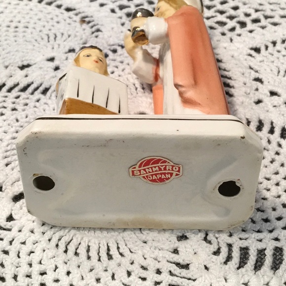 Vintage First Holy Communion Statue - Picture 6 of 7